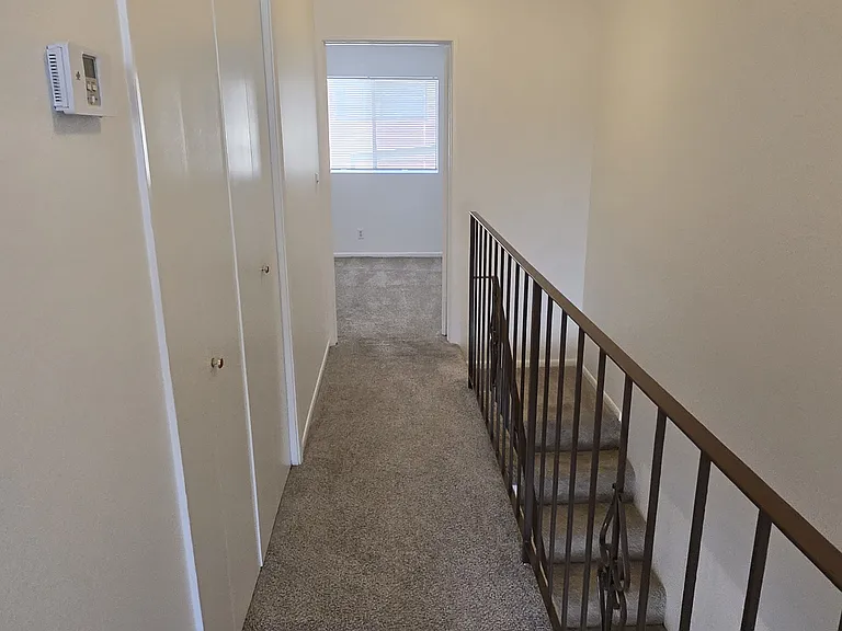 533 E Verdugo Ave — Photo 24