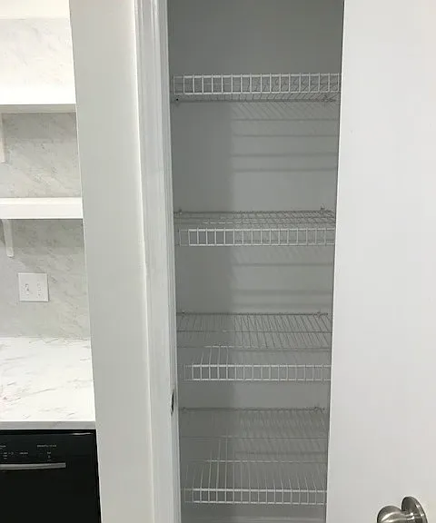 Kitchen-Pantry
