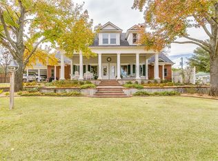 212 N Broadway Rd, Azle, TX 76020