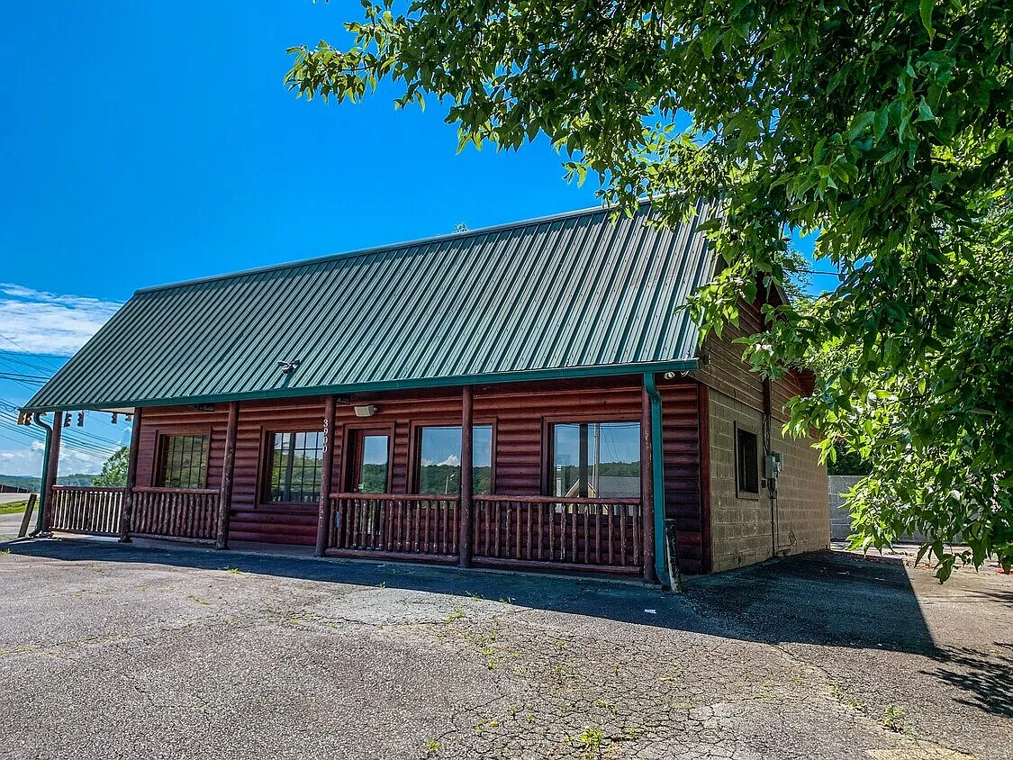 Studio, 1500 sqft, $2,500 — Photo 3