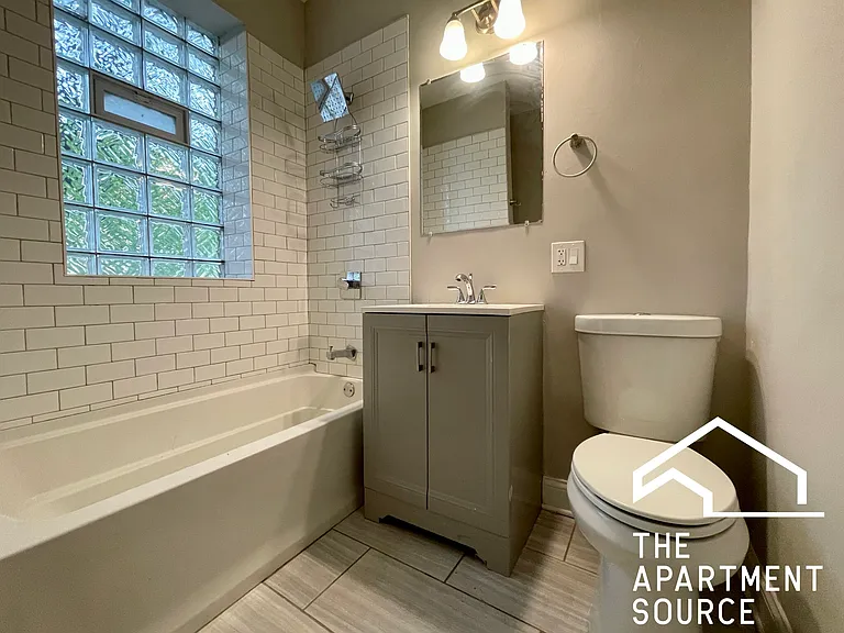 2515 N Kilbourn Ave #1R — Photo 8