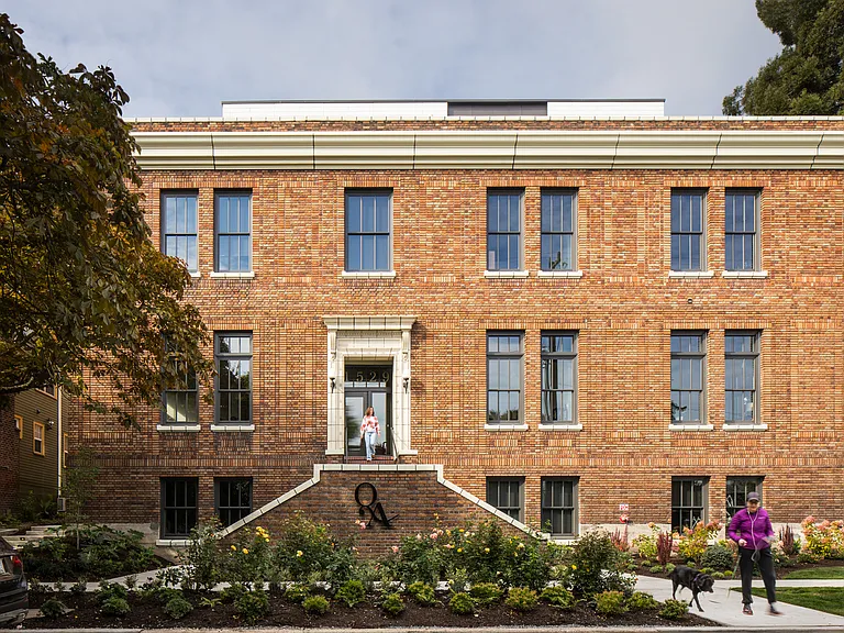 Queen Anne Exchange — Photo 2
