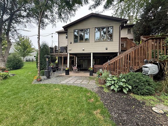 2nd image of 933 1st Ave NW