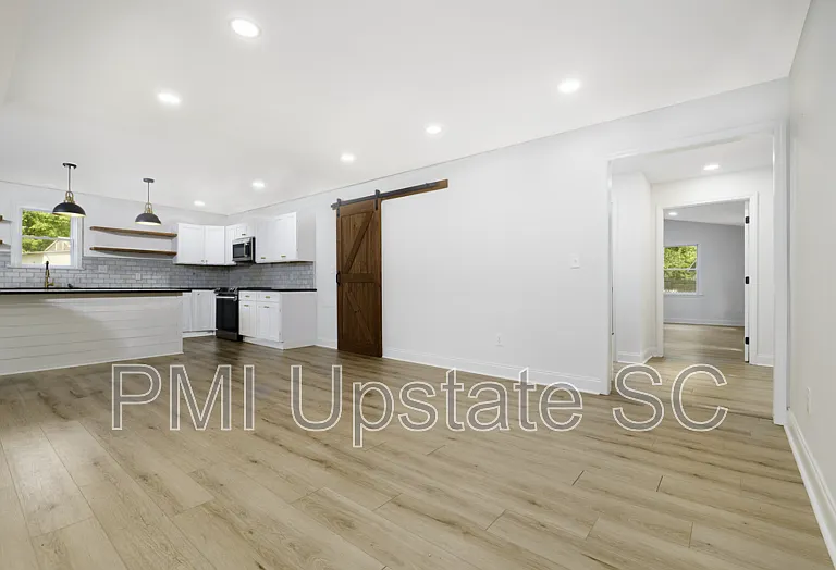101 Paris View Dr — Photo 22
