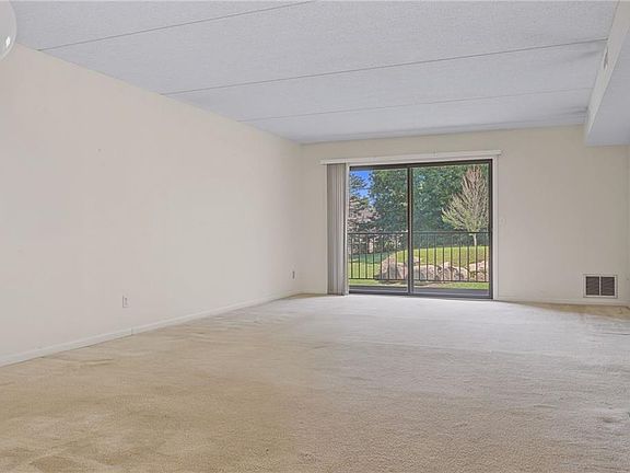 5th image of 650 E Greenwich Ave APT 7-207