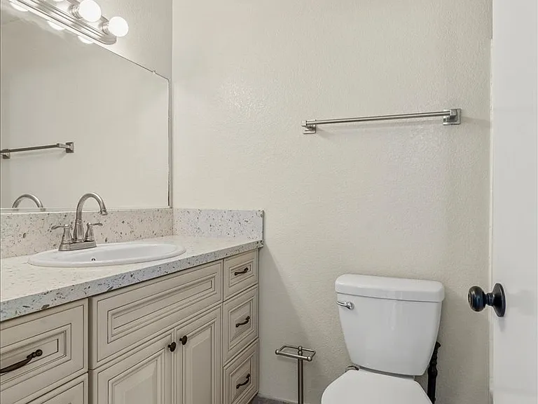 200 E Windsor Rd #1 — Photo 22