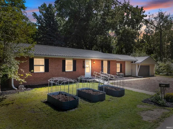 402 Kings Ct, Winona Lake, IN 46590