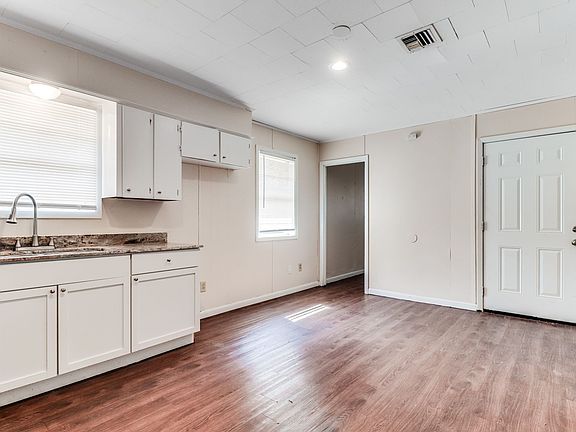 4th image of 818 Saint Anne St