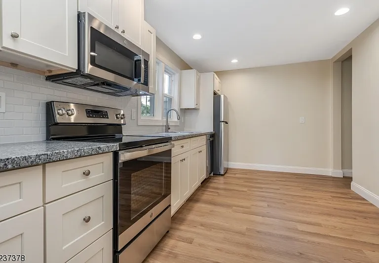13 Maple St — Photo 15