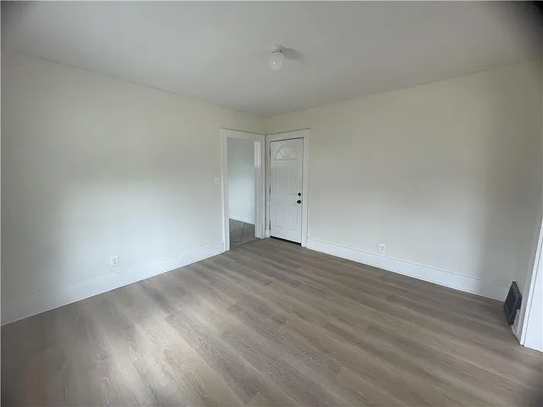 1439 Maryland Ave — Photo 22