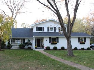 913 Bartlett Ter, Libertyville, IL 60048