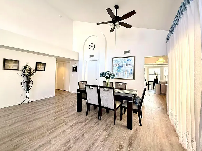 10483 N Autumn Hill Ln — Photo 4