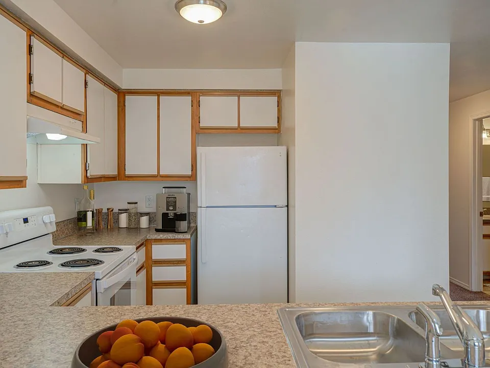 ELLSWORTH SQUARE APARTMENTS