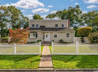 23 Leonard Pl, Amityville, NY 11701