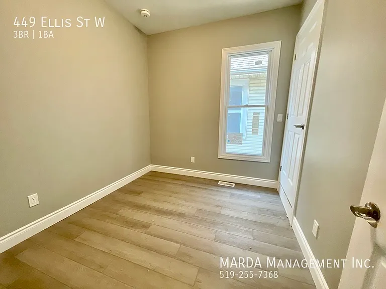 449 Ellis St W — Photo 11
