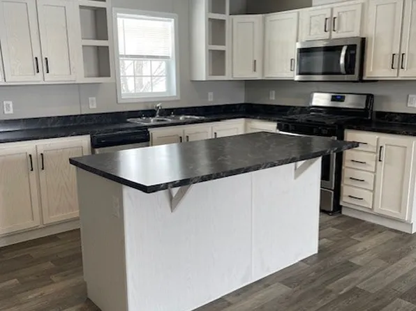 73 Ashley Cir #134, Swartz Creek, MI 48473