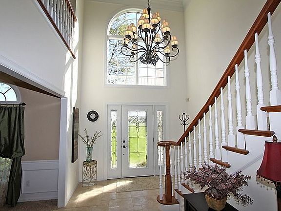2 Story Entry*Newer Leaded Glass Front Door & Sidelights