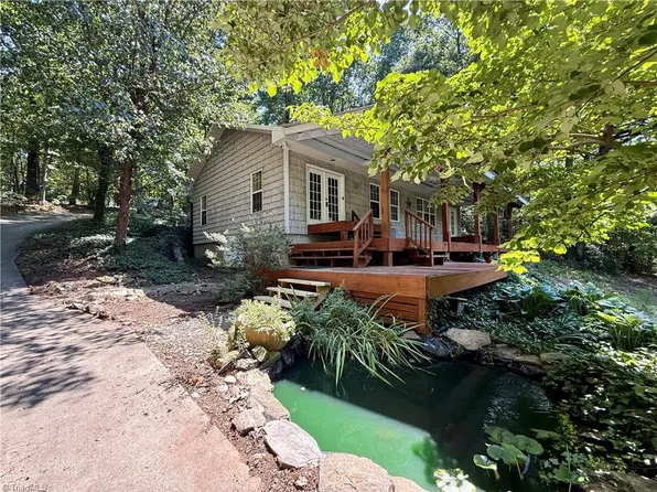 900 Smokey Mountain Trl, North Wilkesboro, NC 28659