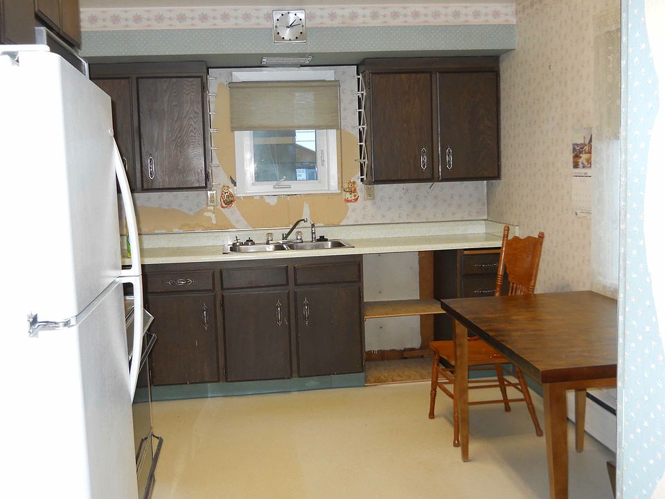 2nd image of 302 Noyes St