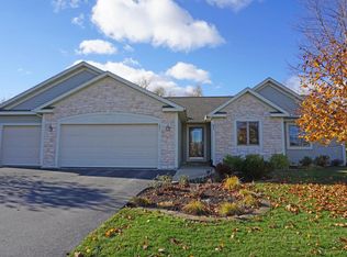 231 Shore Cir, Oconomowoc, WI 53066