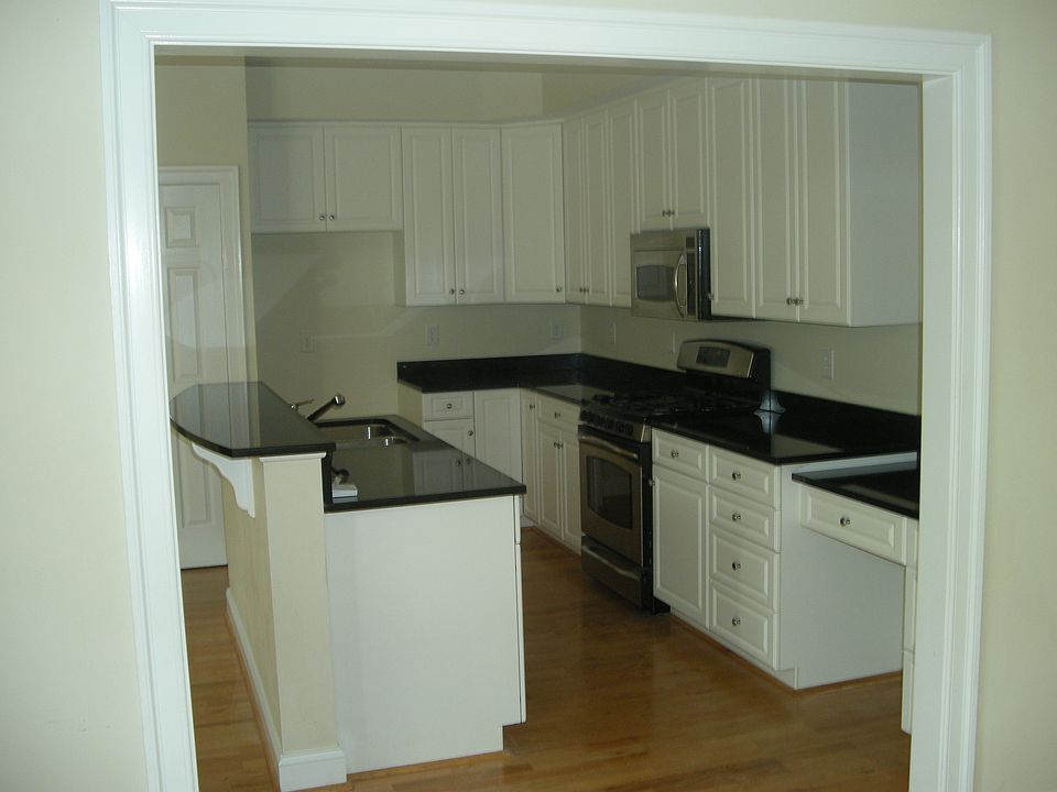 1st image of 215 Grass Dale Ln