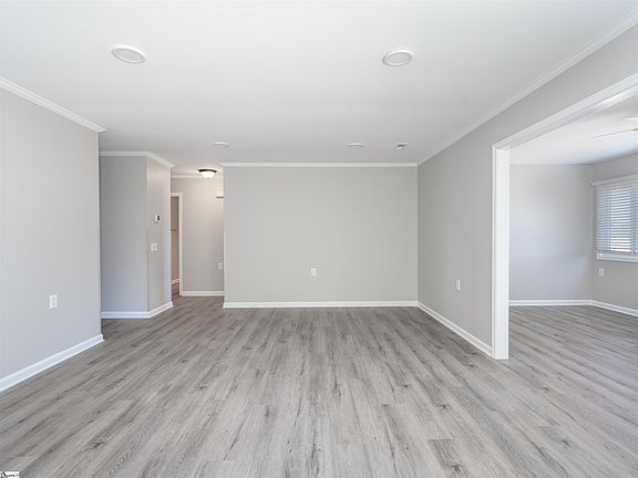 3rd image of 6 Lake Summit Dr