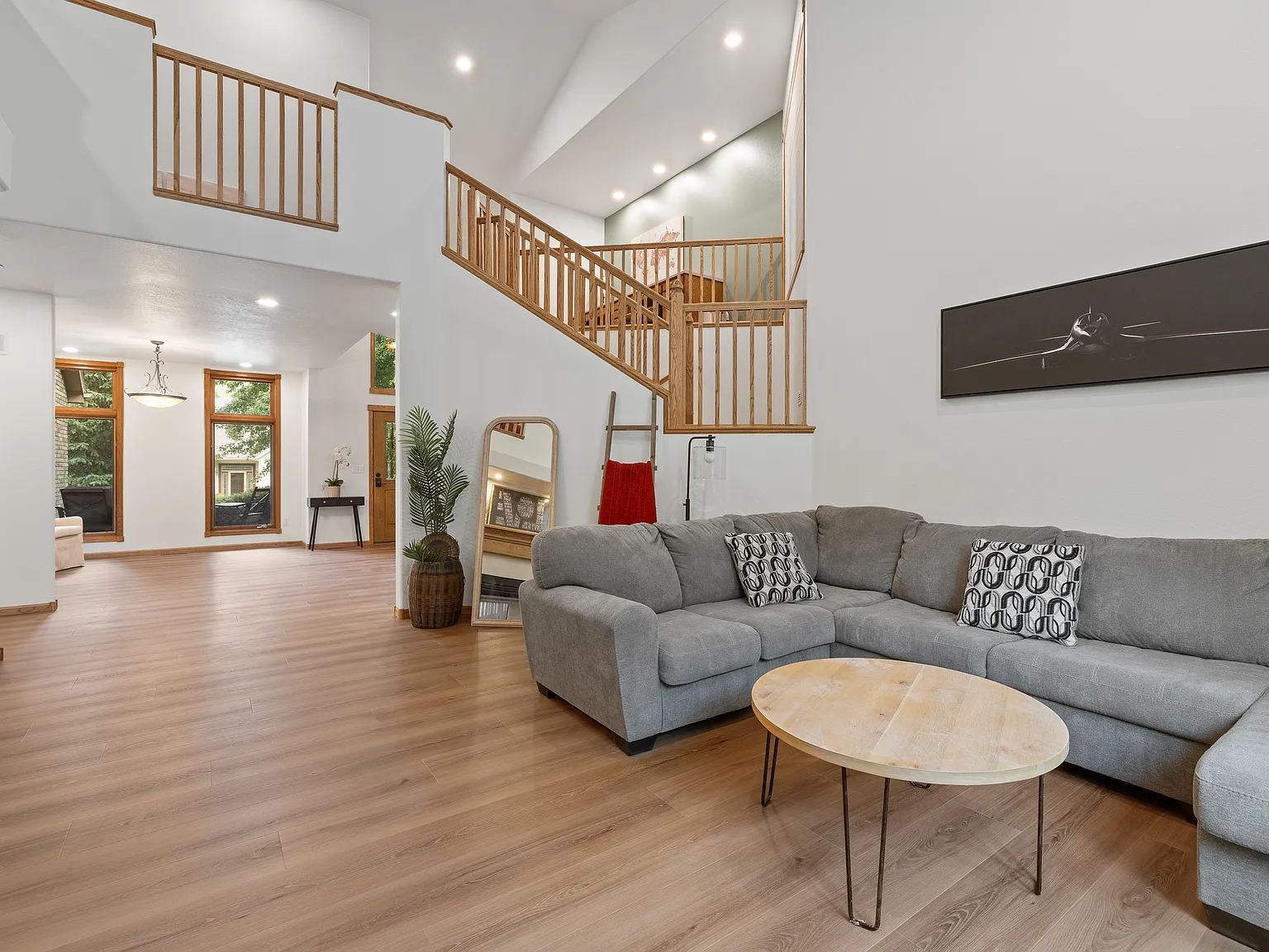 4 bed, 4.5 bath, 4563 sqft, $5,500 — Photo 4