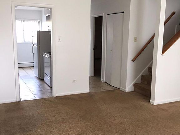 4th image of 501 E End Ave