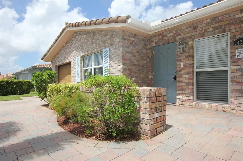 3 bed, 2.0 bath, 1584 sqft, $2,975 — Photo 4