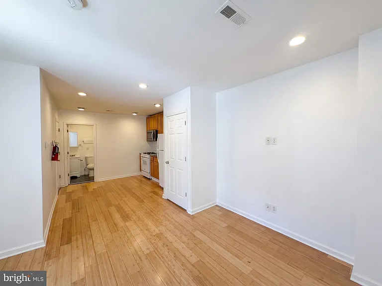 110 N 51st St #3 — Photo 8