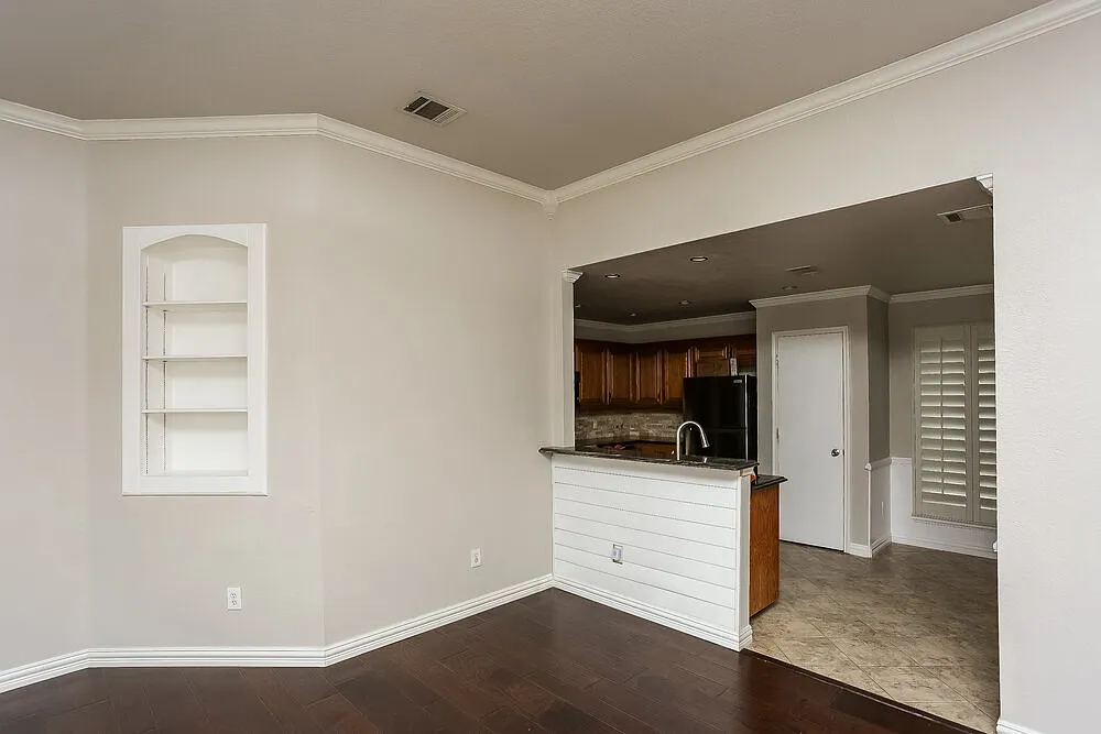 3 bed, 2.0 bath, 1631 sqft, $2,055 — Photo 3