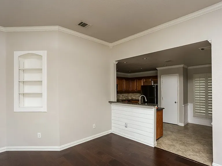 10921 Emerald Park Ln — Photo 3