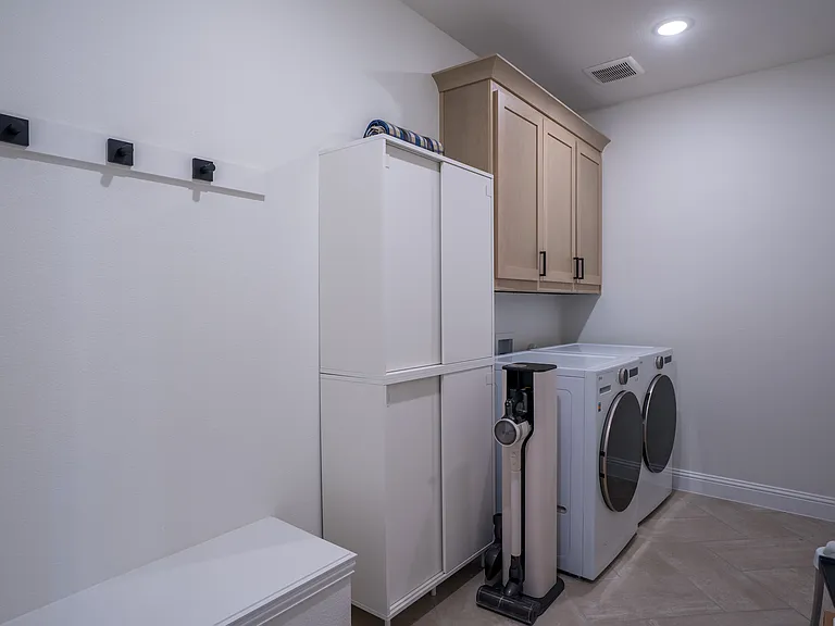 4370 Lavina Ln — Photo 17