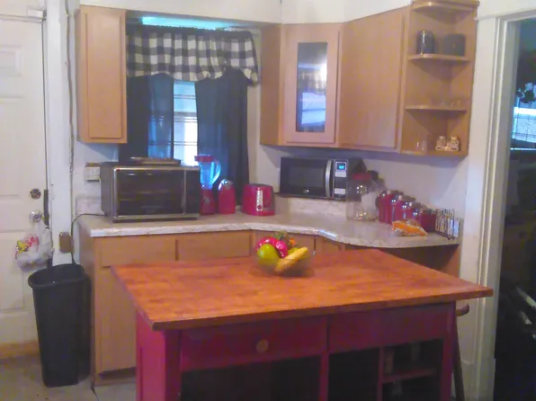 557 N 18th St, East Saint Louis, IL 62205