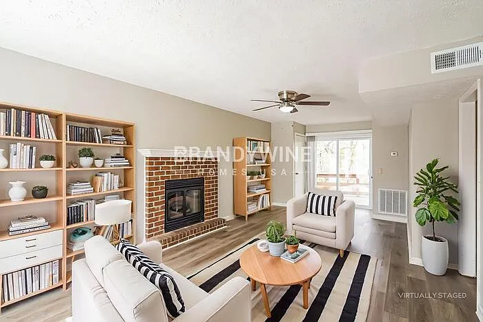 924 Ilawood Dr — Photo 5