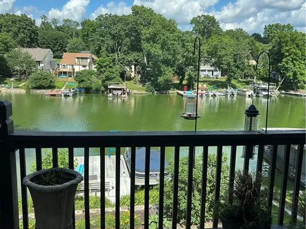 36 Beach Dr, Lake Tapawingo, MO 64015