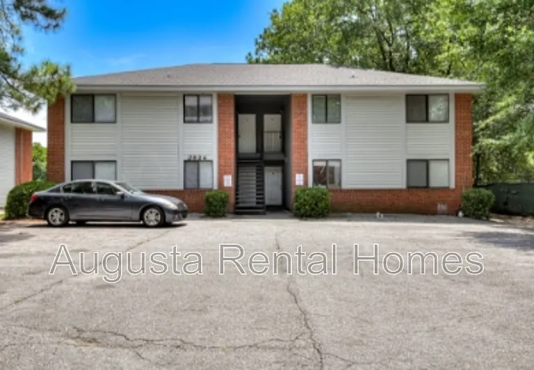 2822D Thomas Ln — Photo 1