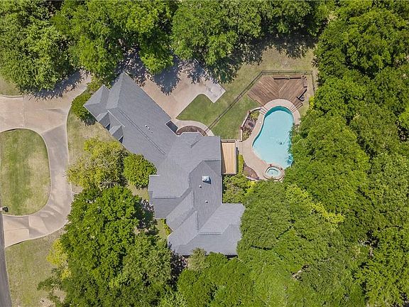 3rd image of 104 Kortney Dr