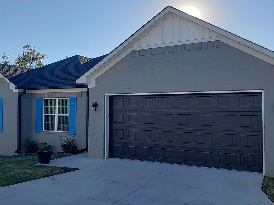 1st image of 6 N Hills Dr