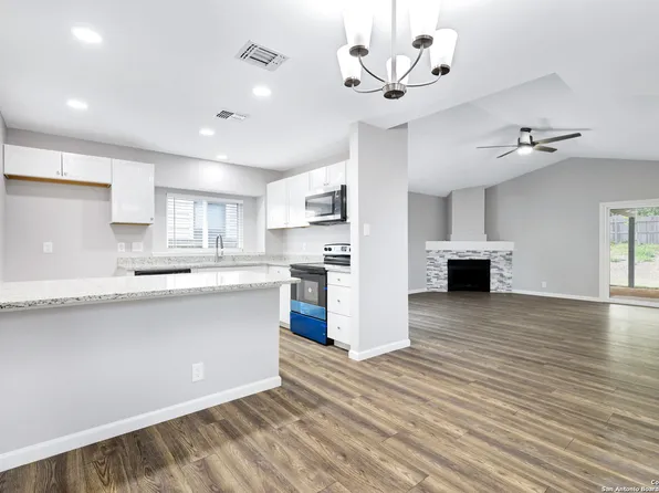 255 Saddlebrook Dr, San Antonio, TX 78245