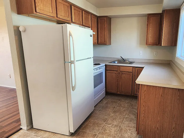 660 Kelly St — Photo 2