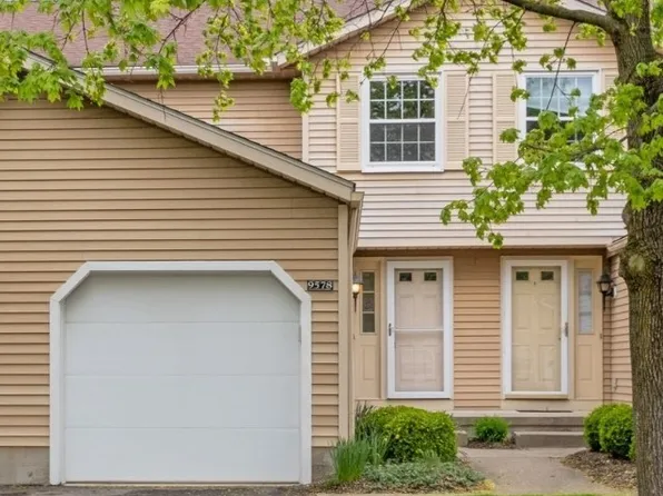 9578 E Idlewood Dr, Twinsburg, OH 44087