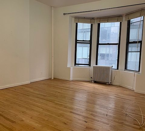 2nd image of 1264 Lexington Ave APT 6SE