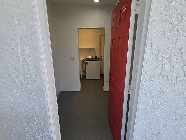 320 Locust Ave — Photo 34