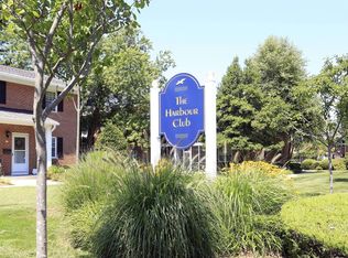 1 Captains Dr, West Babylon, NY 11704