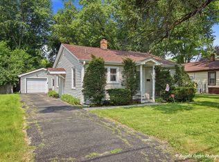 1019 N Madison St, Woodstock, IL 60098