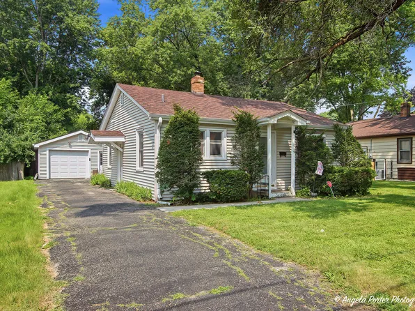 1019 N Madison St, Woodstock, IL 60098