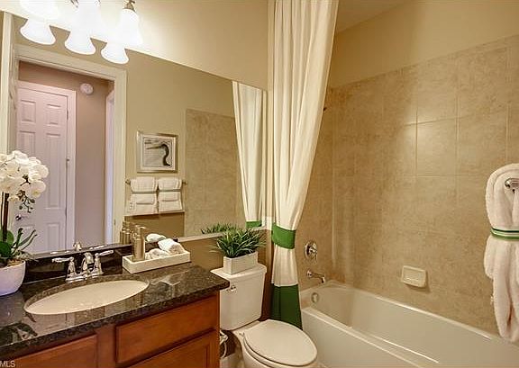 3rd image of 7646 Jacaranda Ln