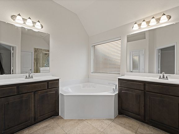 5th image of 105 Live Oak Dr