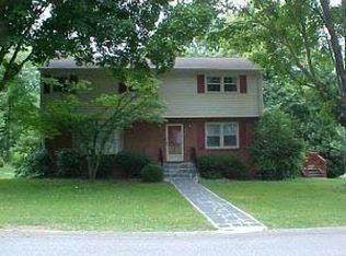 2618 Sharmar Rd, Roanoke, VA 24018
